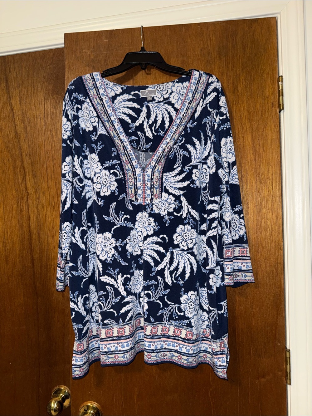 🐠 JM Collection Navy Floral V-Neck Embroidered Tunic